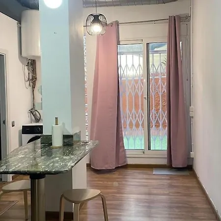 Apartment Sa 15min Downtown Barcelona, 5min Metro, Nearby